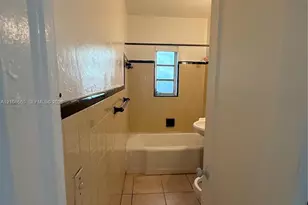 262 NE 111th St, Miami, FL 33161 - Photo 13