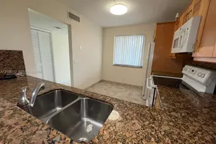 379 Lakeview Dr, Weston, FL 33326 - Photo 5
