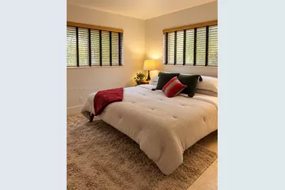 2404 NE 33rd Ave #3, Fort Lauderdale, FL 33305 - Photo 7