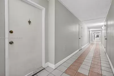 7135 Collins Ave #1015, Miami Beach, FL 33141 - Photo 3