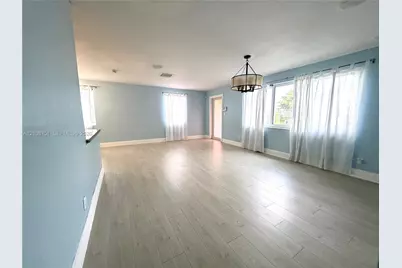 5651 NE 9th Ave, Oakland Park, FL 33334 - Photo 9