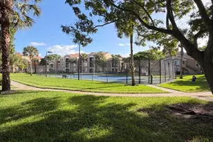 7980 N Nob Hill Rd, Tamarac, FL 33321 - Photo 5