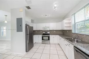 1571 Seagrape Way, Hollywood, FL 33019 - Photo 9