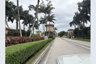 8861 W 35th Ave, Hialeah, FL 33018 - Photo 31