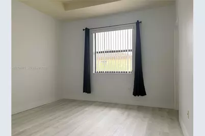 8861 W 35th Ave, Hialeah, FL 33018 - Photo 15