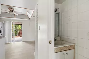 3979 W 9th Ct, Hialeah, FL 33012 - Photo 11