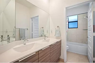 8763 NW 157th Ter, Miami Lakes, FL 33018 - Photo 17