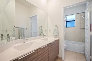 8763 NW 157th Terrace, Miami Lakes, FL 33018 - Photo 17