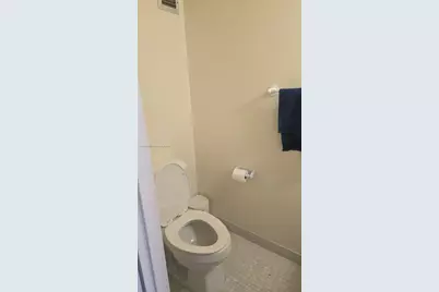 1000 Parkview Dr #406, Hallandale Beach, FL 33009 - Photo 9