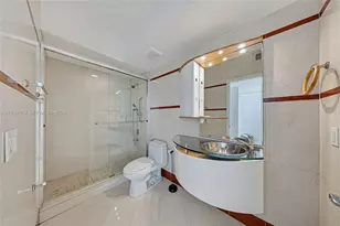 110 Washington Ave, Miami Beach, FL 33139 - Photo 15