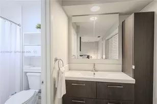 545 W Park Dr, Miami, FL 33172 - Photo 19
