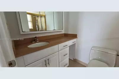 6039 Collins Ave #1625, Miami Beach, FL 33140 - Photo 11