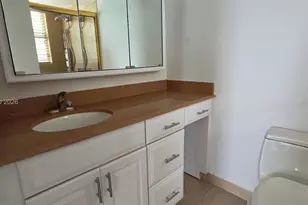 6039 Collins Ave, Miami Beach, FL 33140 - Photo 11