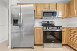 9301 Sunrise Lakes Blvd, Sunrise, FL 33322 - Photo 7