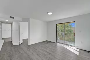 251 W Palm Cir W, Pembroke Pines, FL 33025 - Photo 13