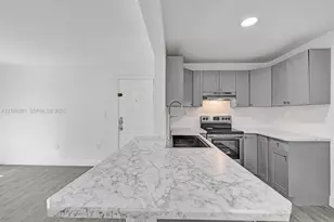 251 W Palm Cir W, Pembroke Pines, FL 33025 - Photo 5