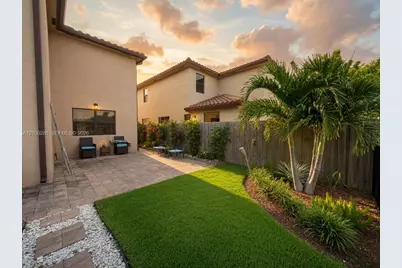 233 NE 23rd Ter, Homestead, FL 33033 - Photo 3