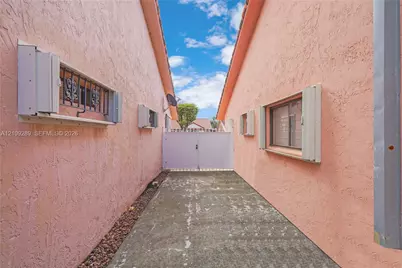 10241 NW 125th St, Hialeah Gardens, FL 33018 - Photo 33