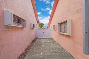 10241 NW 125th St, Hialeah Gardens, FL 33018 - Photo 33