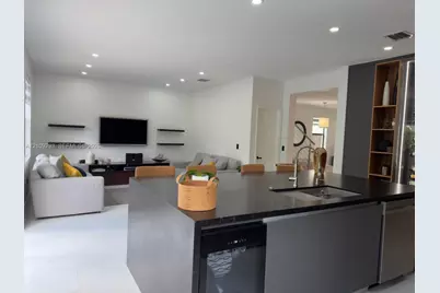8880 NW 115th Ct, Doral, FL 33178 - Photo 5