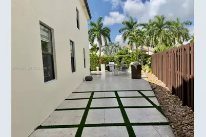 8880 NW 115th Ct, Doral, FL 33178 - Photo 17