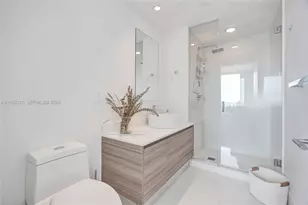 121 NE 34th St, Miami, FL 33137 - Photo 9