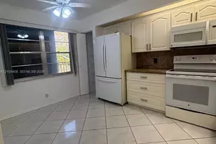 12600 SW 5th Ct, Pembroke Pines, FL 33027 - Photo 5