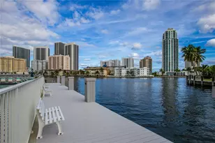 137 Golden Isles Dr, Hallandale Beach, FL 33009 - Photo 23