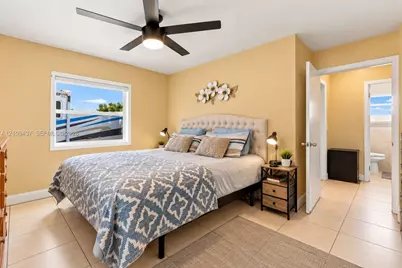 910 S 28th Ave, Hollywood, FL 33020 - Photo 13