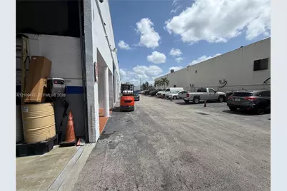 8726 NW 119th St, Hialeah Gardens, FL 33018 - Photo 3