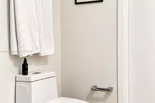 121 NE 34th St, Miami, FL 33137 - Photo 9