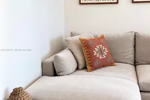 121 NE 34th St, Miami, FL 33137 - Photo 7