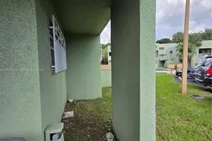 11081 NW 7th St, Miami, FL 33172 - Photo 53