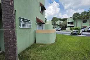 11081 NW 7th St, Miami, FL 33172 - Photo 51