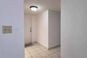 11081 NW 7th St, Miami, FL 33172 - Photo 7