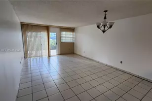 11081 NW 7th St, Miami, FL 33172 - Photo 9
