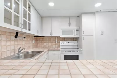 8050 NW 8th St #1110, Miami, FL 33126 - Photo 9
