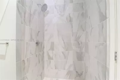 1400 Biscayne Blvd #605, Miami, FL 33132 - Photo 11