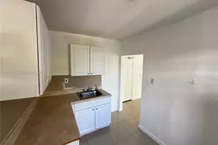 548 NW 30th St, Miami, FL 33127 - Photo 5