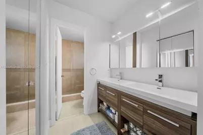 10217 NW 56th St, Doral, FL 33178 - Photo 39