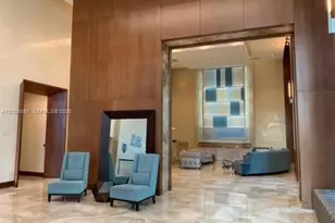 31 SE 5th St, Miami, FL 33131 - Photo 11