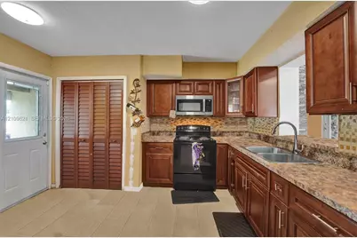 231 SW 64th Way, Pembroke Pines, FL 33023 - Photo 33