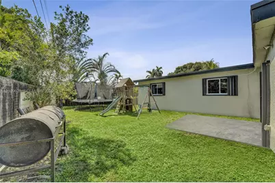 231 SW 64th Way, Pembroke Pines, FL 33023 - Photo 13