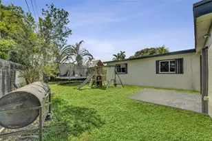 231 SW 64th Way, Pembroke Pines, FL 33023 - Photo 13