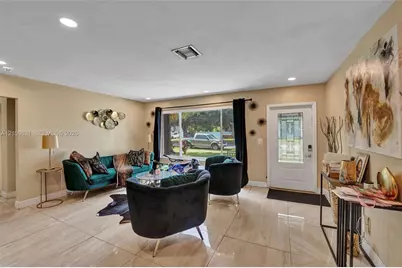 231 SW 64th Way, Pembroke Pines, FL 33023 - Photo 5