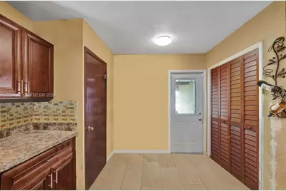 231 SW 64th Way, Pembroke Pines, FL 33023 - Photo 11