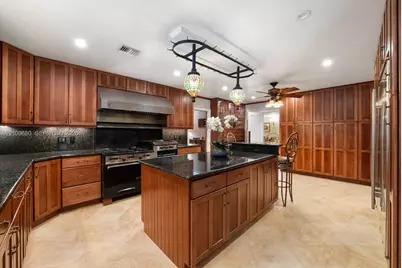 4100 Bay Point Rd, Miami, FL 33137 - Photo 13