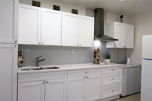 5651 W 20th Ct, Hialeah, FL 33016 - Photo 11