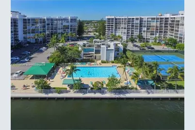 1000 Parkview Dr #920, Hallandale Beach, FL 33009 - Photo 47