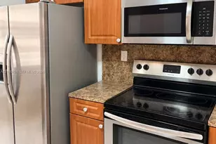 8401 NW 8th St, Miami, FL 33126 - Photo 21